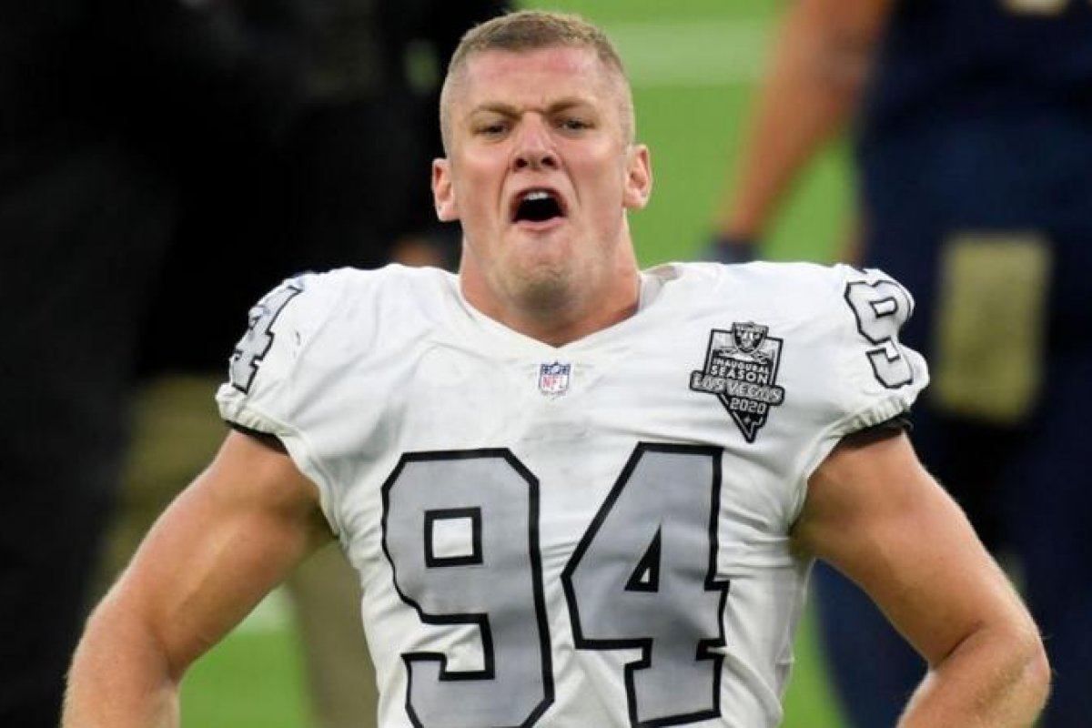 Atleta da NFL é o 1º da liga a anunciar que é gay