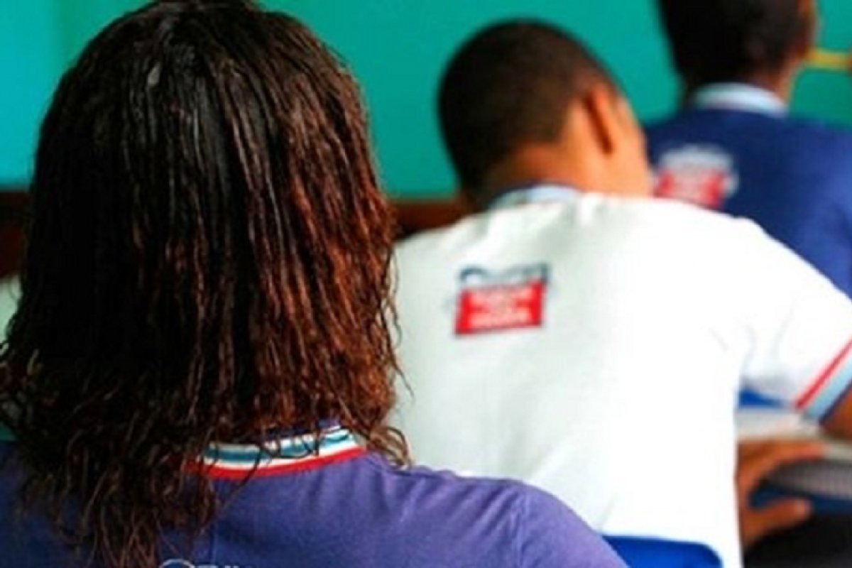 Projeto de monitoria nas escolas estaduais dará auxílio de R$ 200