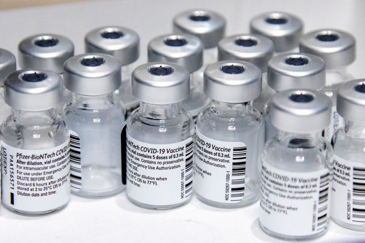 Novo lote de vacinas da Pfizer contra a Covid-19 chega ao Brasil