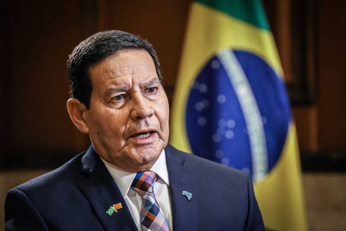 Mourão assume que governo falhou por não ter feito uma boa campanha sobre a Covid-19: 'Nosso maior erro'