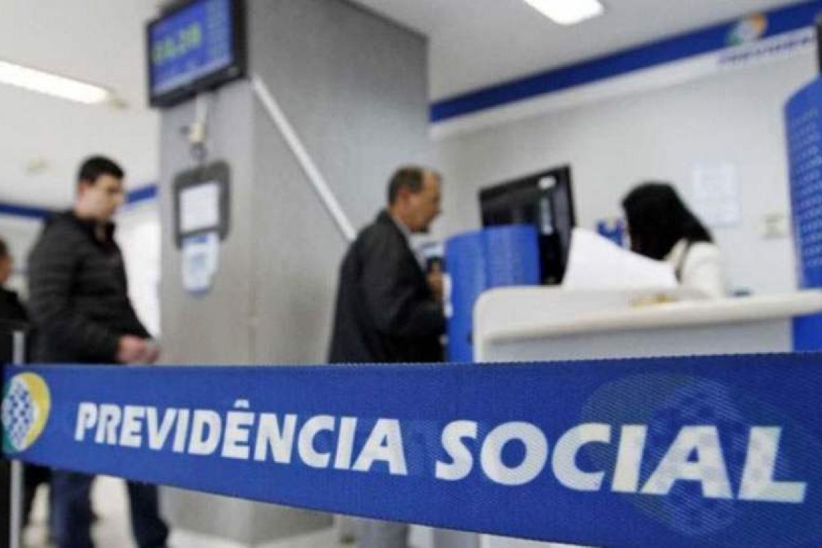 Bolsonaro sanciona lei que amplia benefício a idosos e pessoas com deficiência