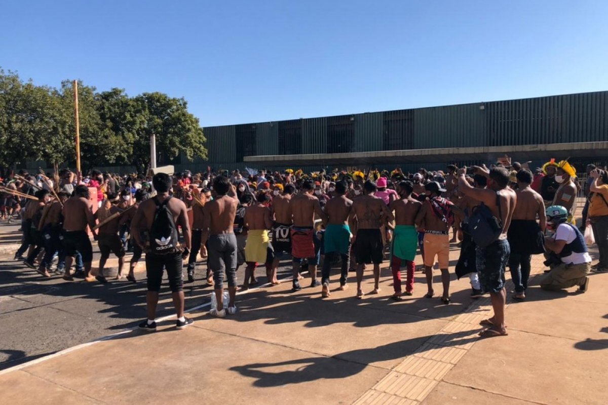 Indígenas voltam a protestar em Brasília contra PL da demarcação de terras