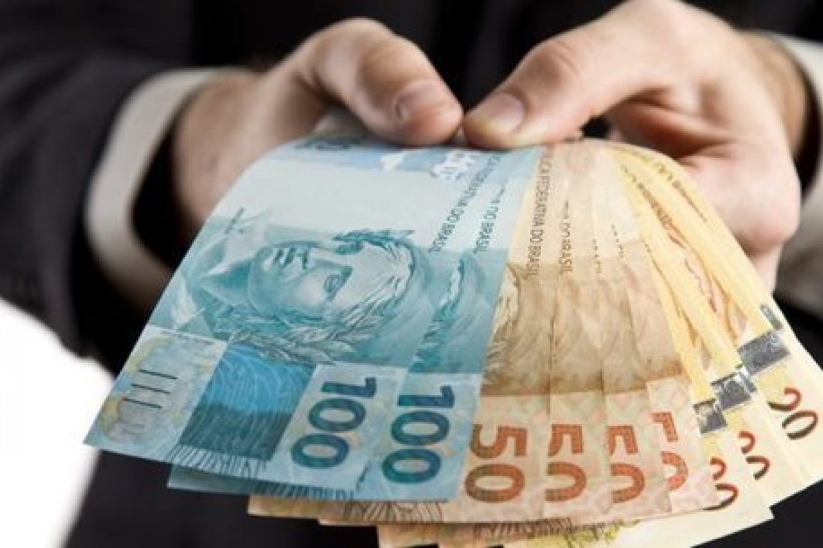Desvalorização do real levou Brasil a liderar ranking de "perda" de milionários em 2020, diz Credit Suisse