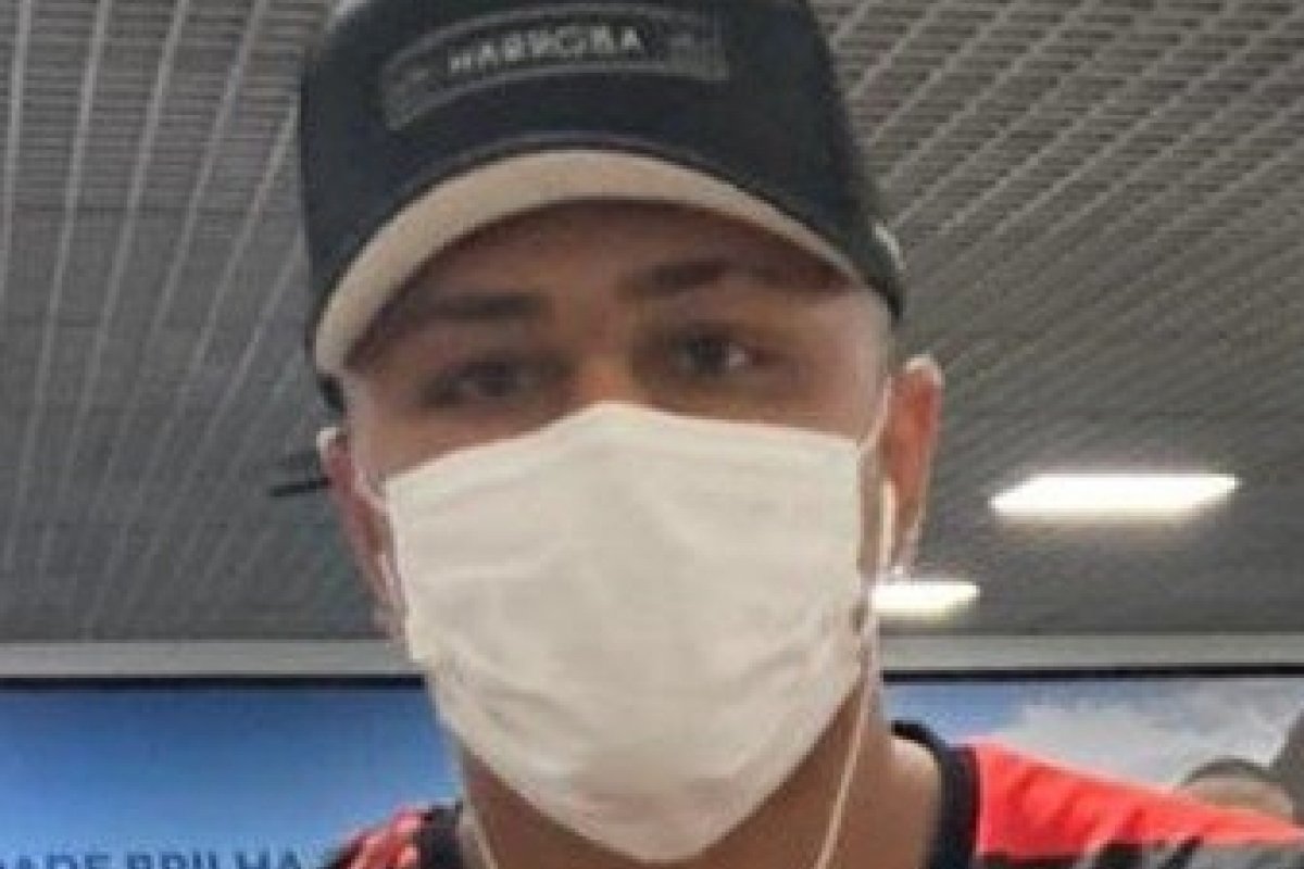 Após jogo em Curitiba, elenco do Vitória desembarca em Salvador