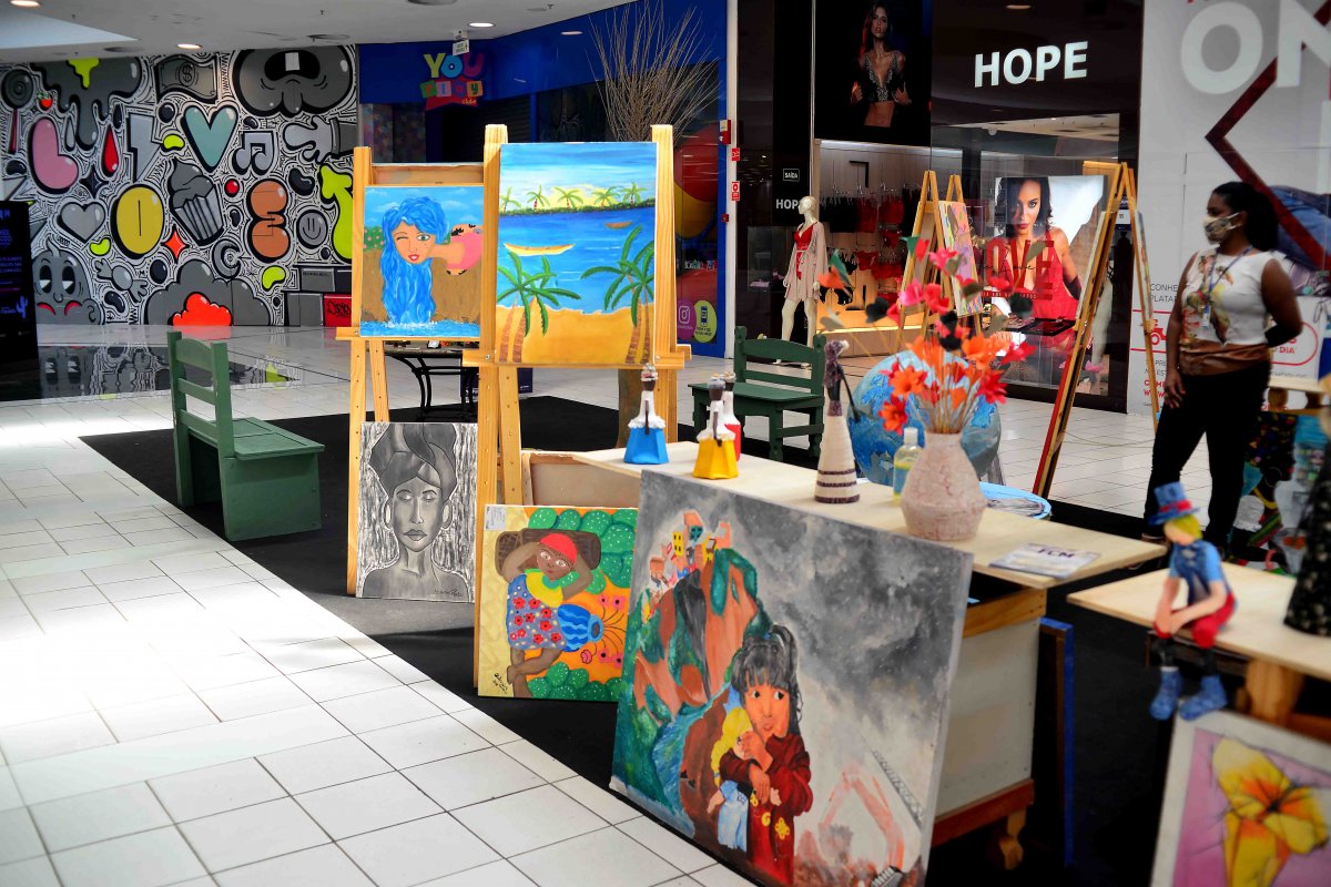 Peças artísticas produzidas por estudantes em condição de vulnerabilidade social ganham exposição em shopping