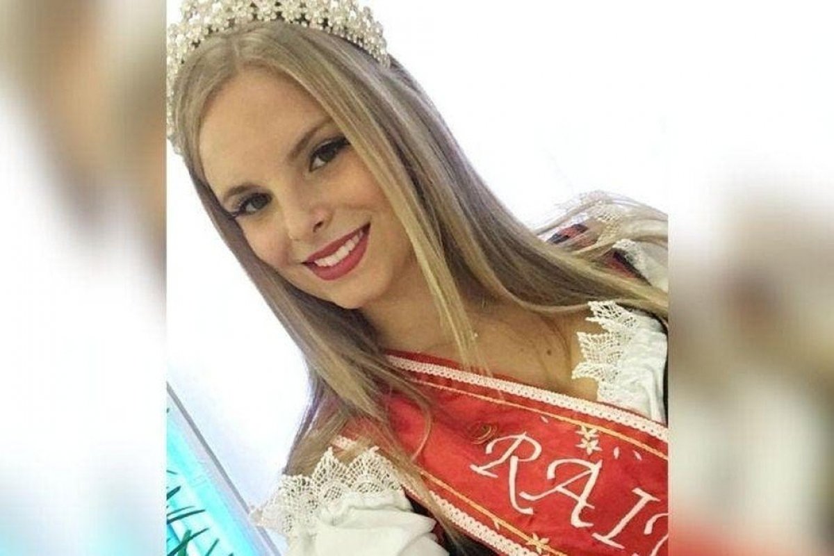 Morre ex-rainha de festa típica alemã do Oeste de SC ao cair com moto em ribanceira