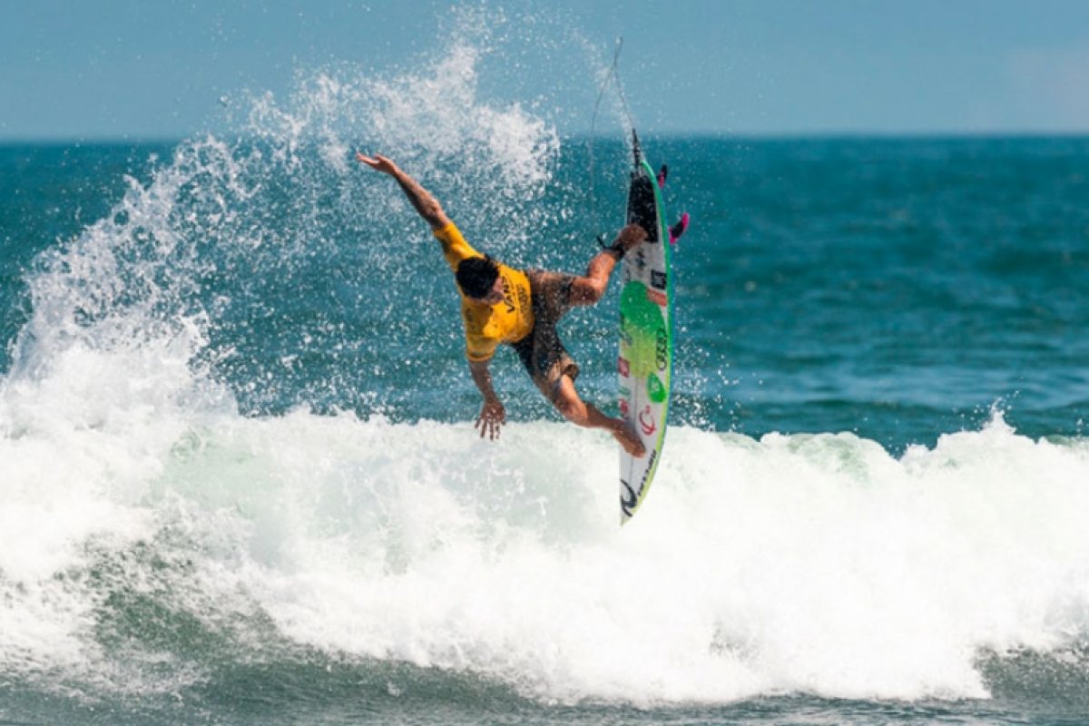 Gabriel Medina estreia com vitória no Mundial de Surfe