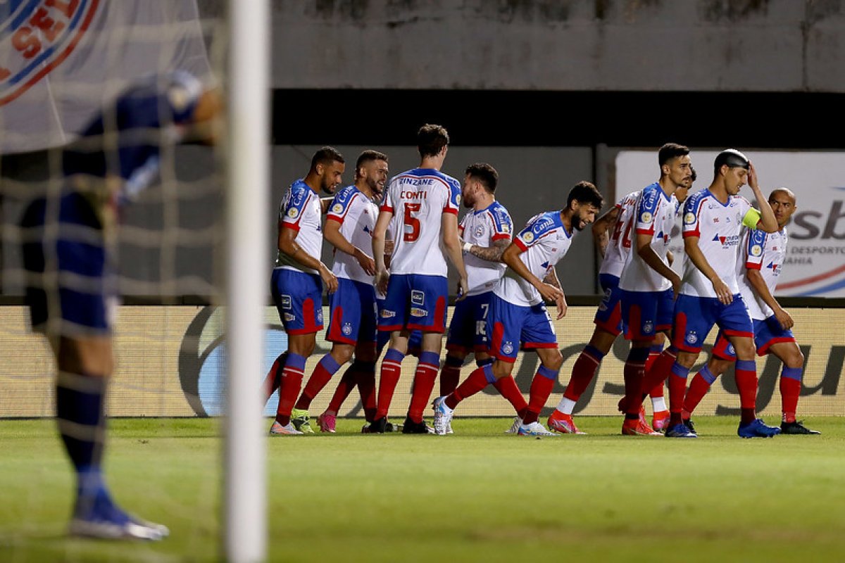 Bahia bate o Athletico-PR e entra no G-4 do Brasileirão