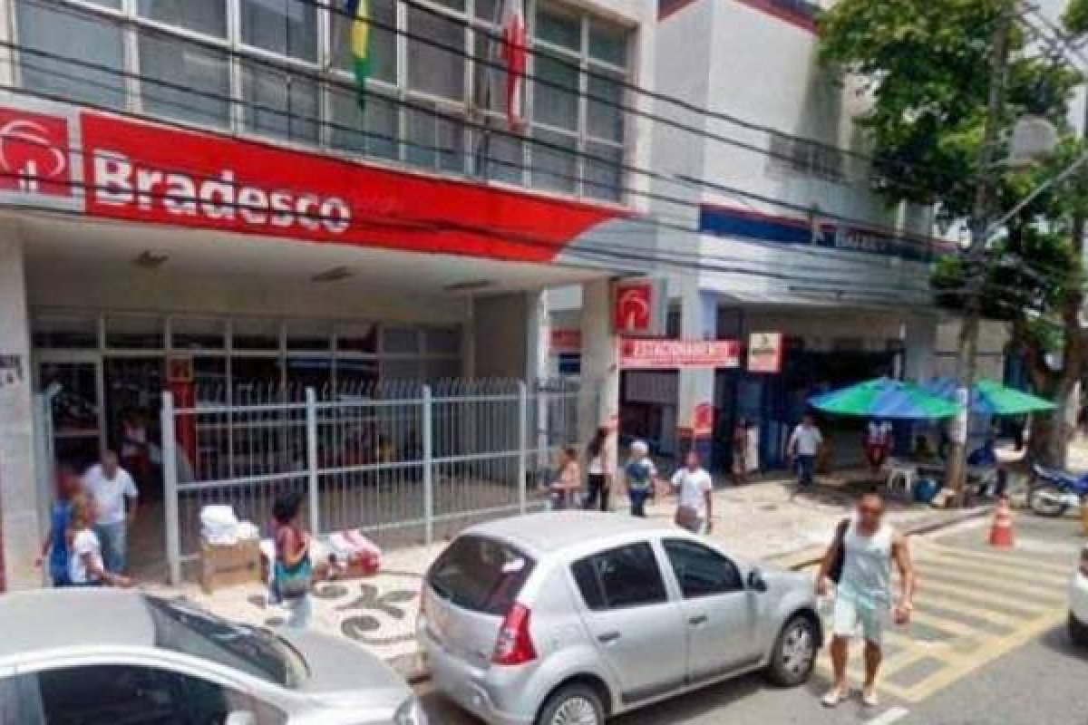 Agência bancária é arrombada na Avenida Sete de Setembro, em Salvador