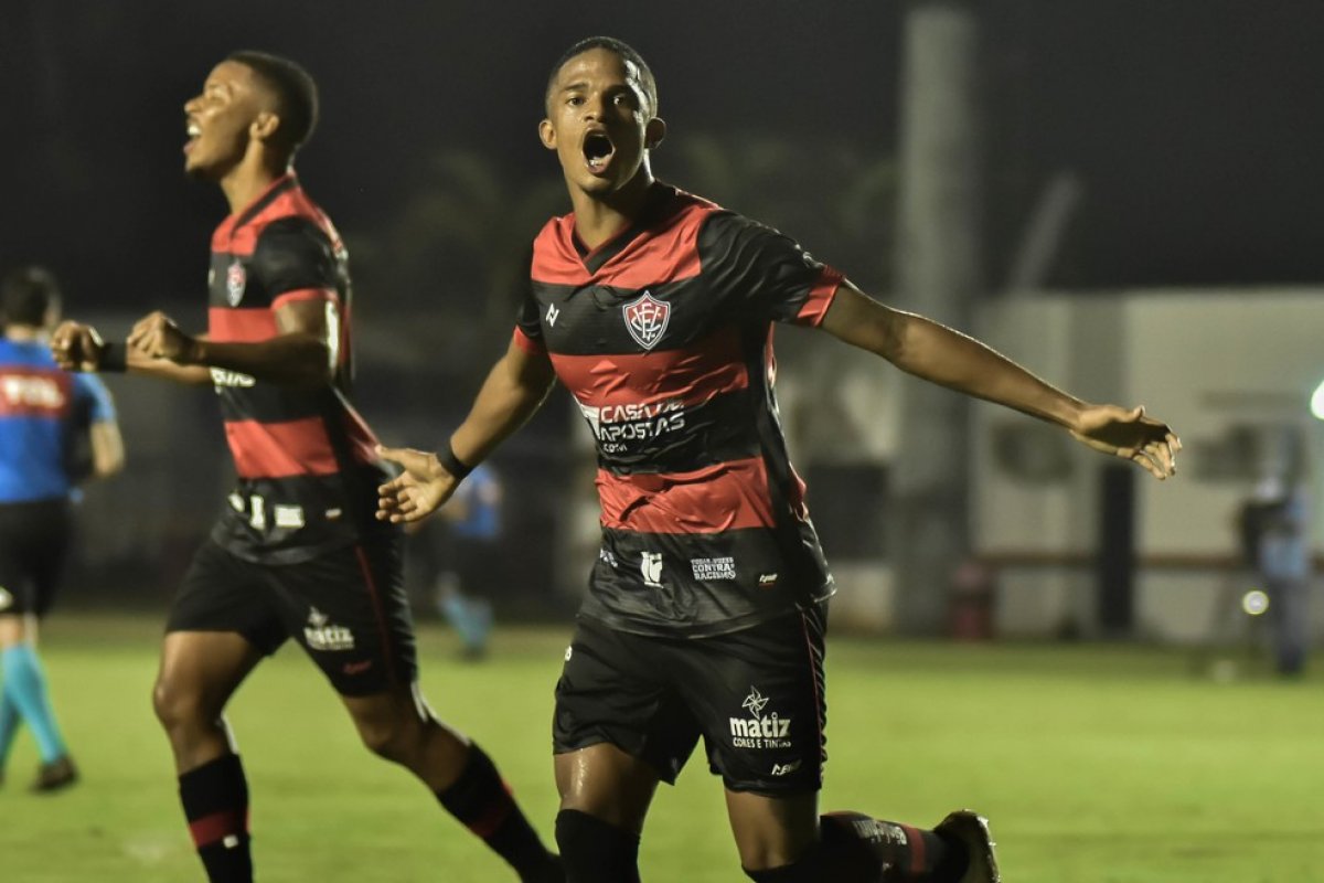 Vitória precisa de quase 20 finalizações para marcar um gol na Série B