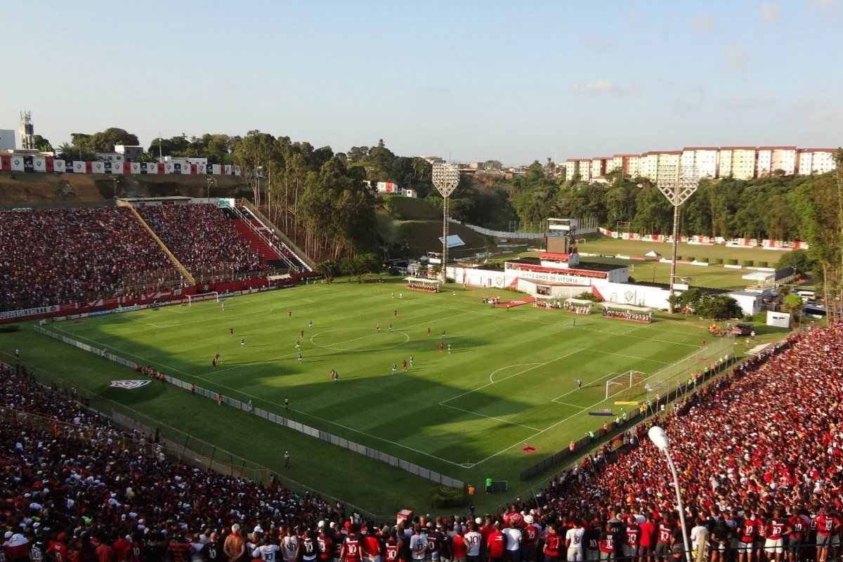 Vitória anuncia que ainda mandará jogos no Barradão este ano