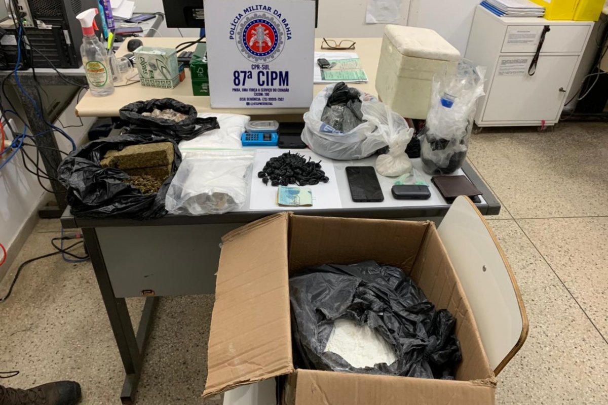 PM apreende 13 kg de cocaína em Teixeira de Freitas