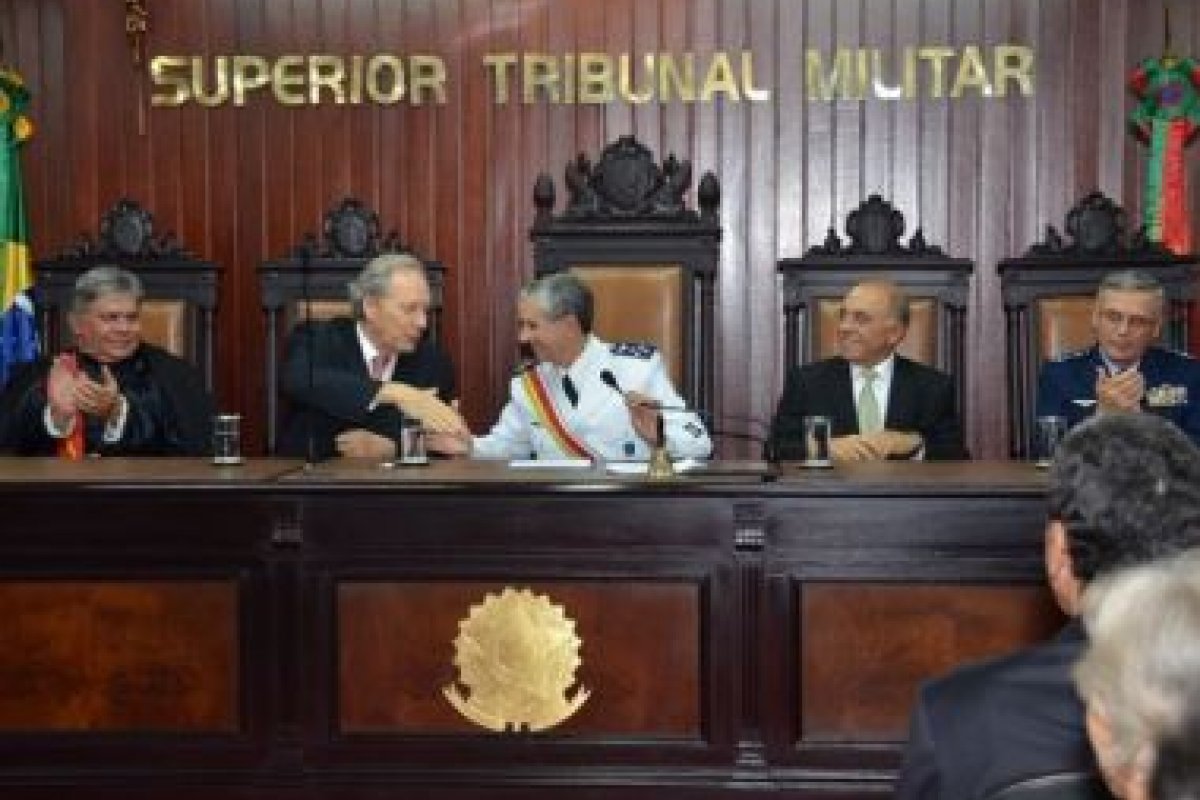 Superior Tribunal Militar gasta R$ 100 mil com viagem à Grécia de 3 ministros em férias