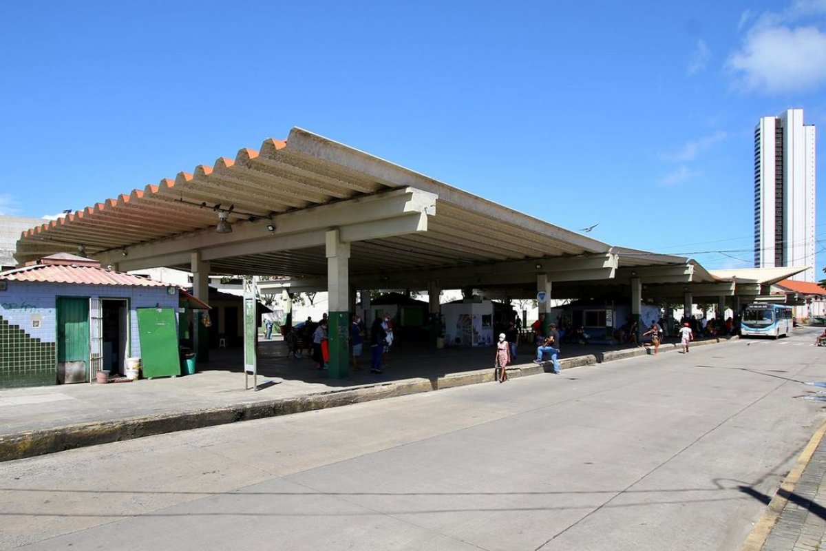 Mulher trans fica em estado grave após ter corpo queimado por adolescente