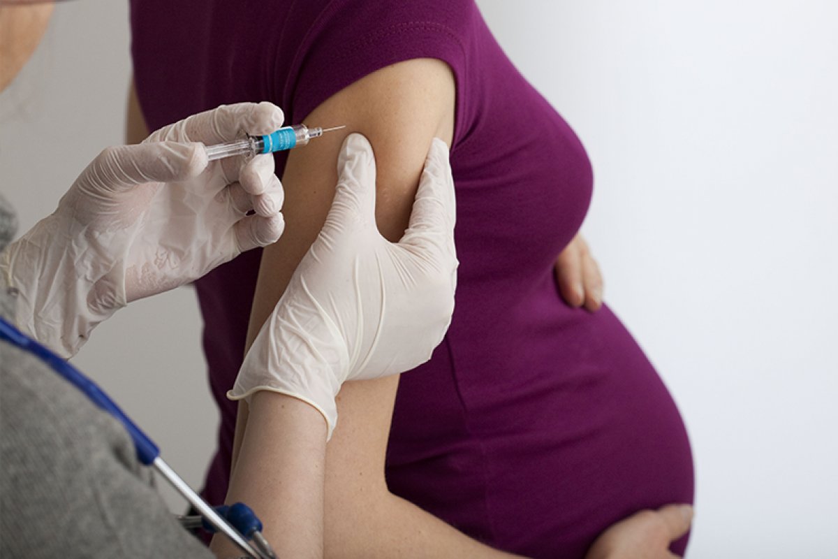 MPs pedem que pessoas com comorbidades, deficiências e grávidas se vacinem contra a covid-19