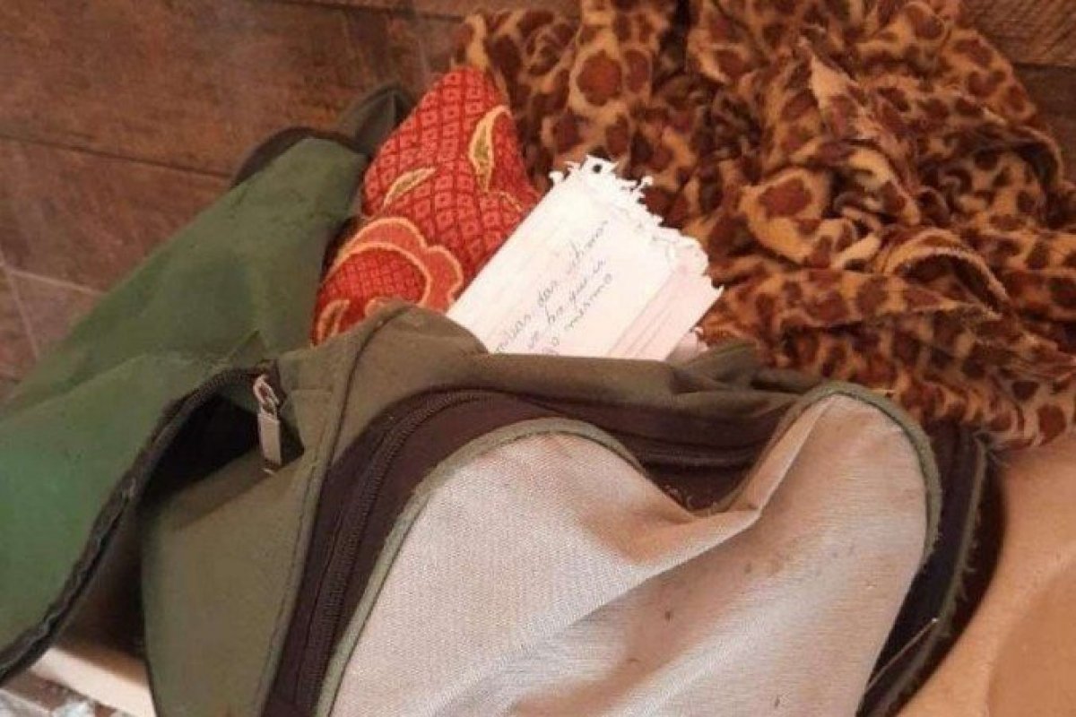 Polícia investiga se carta encontrada dentro de uma mochila foi escrita por Lázaro
