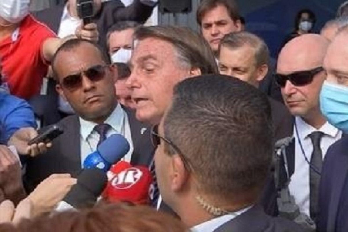 Governo de SP multa Bolsonaro, ministros e 12 autoridades por não usarem máscara em Sorocaba