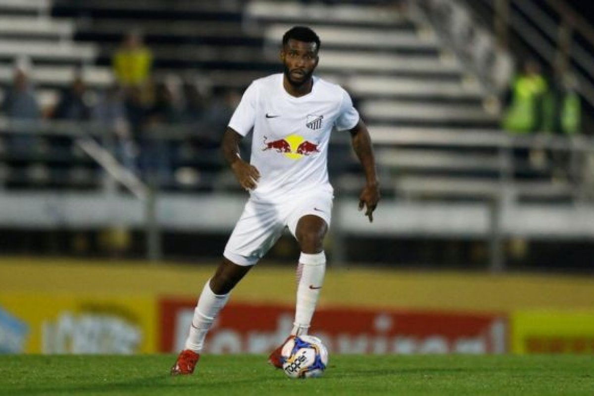 Bahia anuncia contratação do zagueiro Ligger, ex-Bragantino