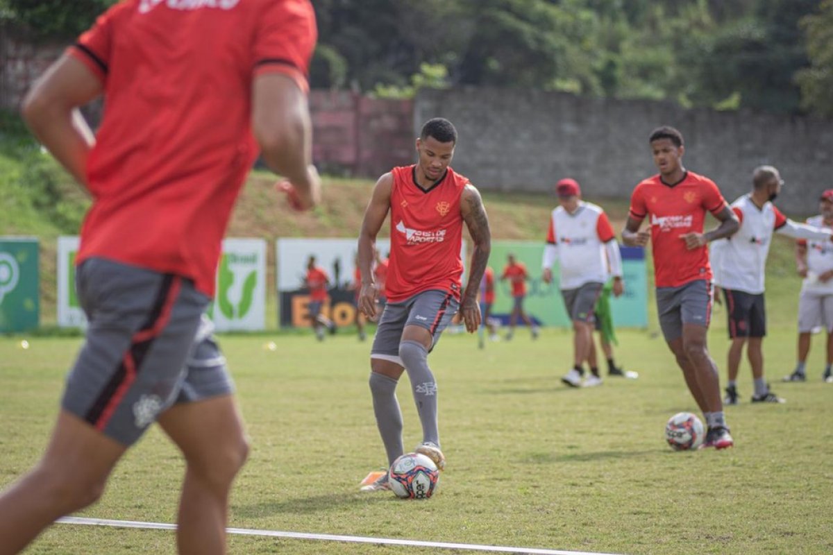 Visando se distanciar do Z-4 e vencer a segunda em casa, Vitória encara vice-lanterna da Série B