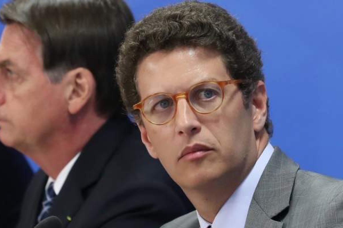 Ricardo Salles pediu demissão após saber que seria preso, diz jornal