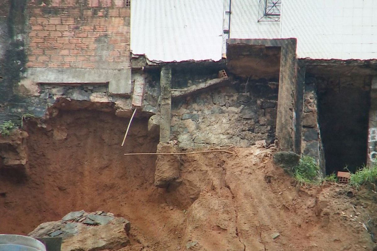 Defesa Civil registra ameaças de desabamento e deslizamento neste sábado (27), em Salvador