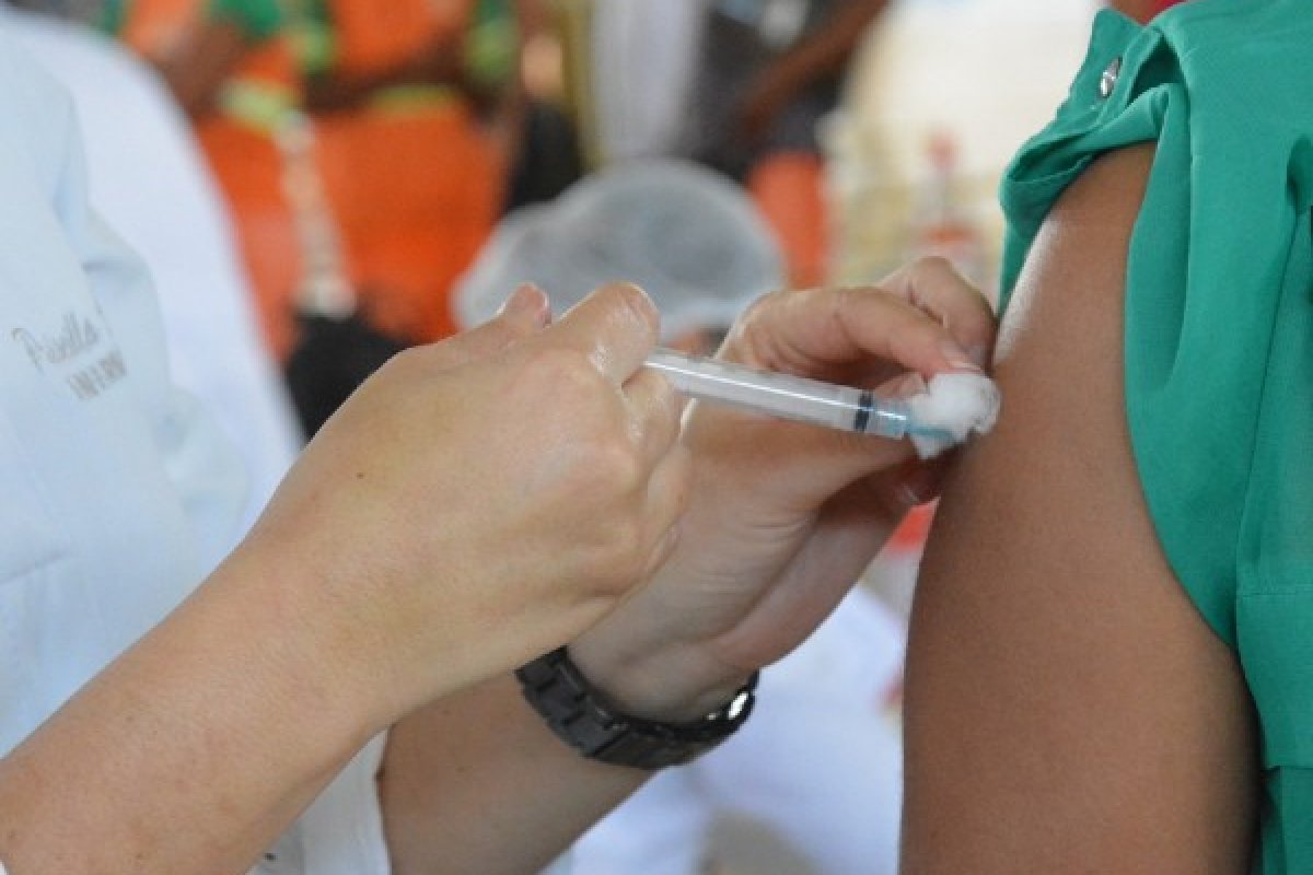 Feira de Santana vacina pessoas a partir de 44 anos na segunda (28)