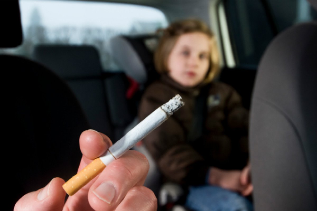 Fumantes passivos inalam até 50 vezes mais substâncias cancerígenas