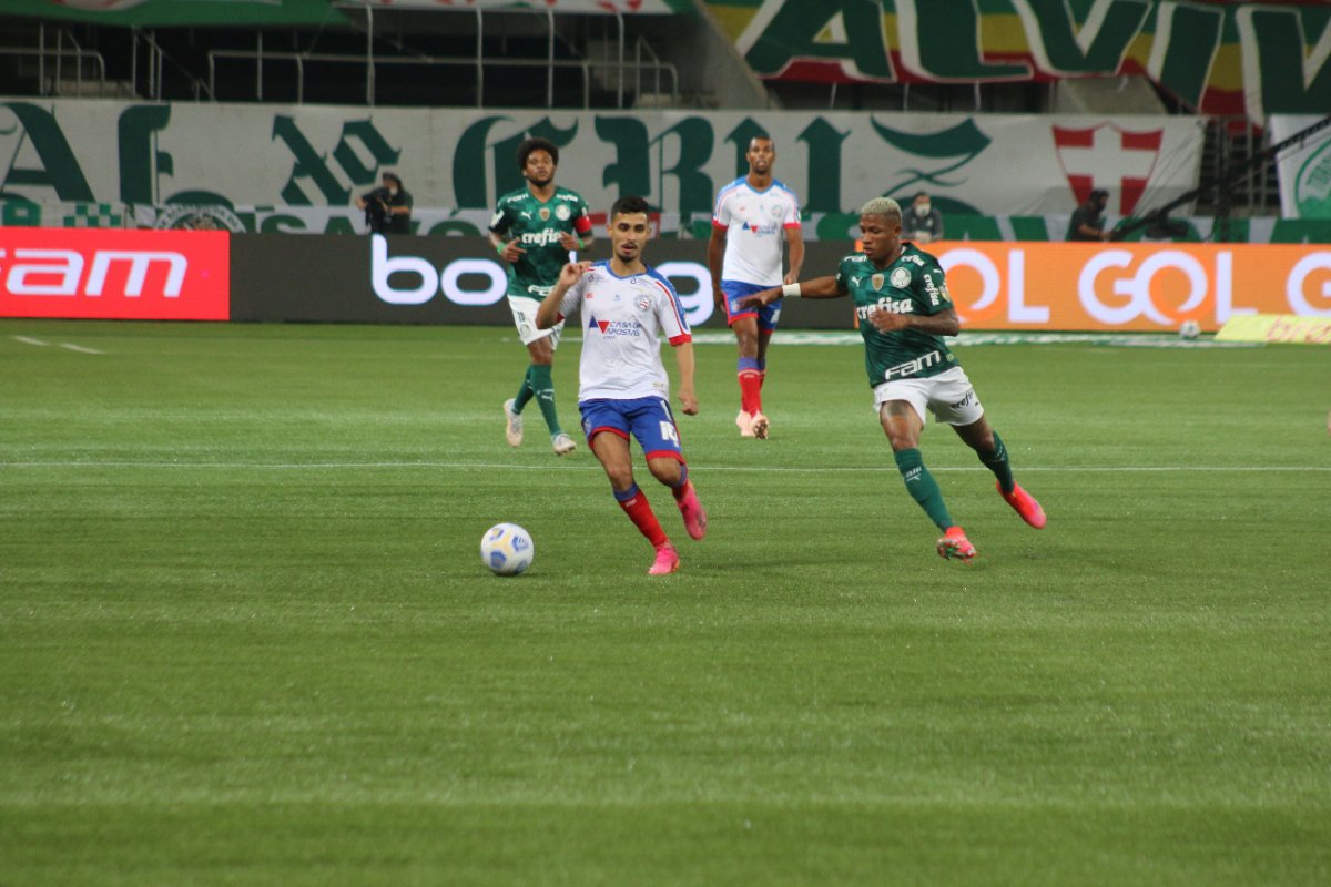 Em jogaço com duas viradas, Bahia perde para o Palmeiras e deixa G-4