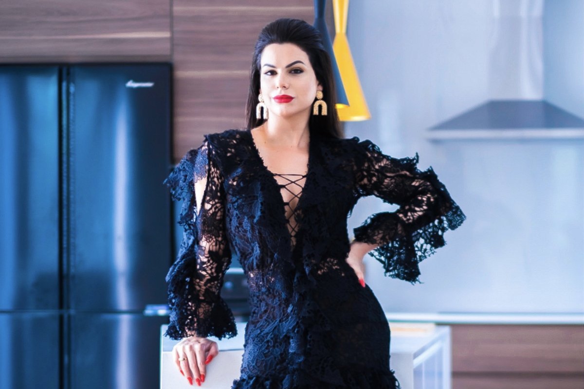 No Dia internacional do orgulho LGBTQIA+, modelo Camila Montovani anuncia livro com revelações bombástica na sua luta contra o preconceito