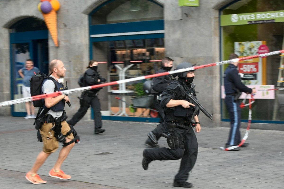 Brasileira é uma das três mulheres que foram mortas por homem com problemas mentais