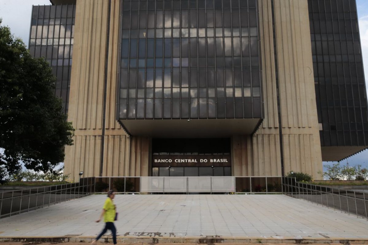 BC aponta que taxas de juros recuaram em maio