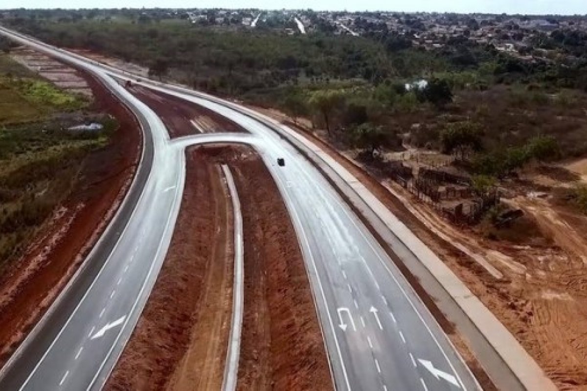 BR-135/BA finaliza obra com novo contorno rodoviário na altura de Coribe, no interior baiano