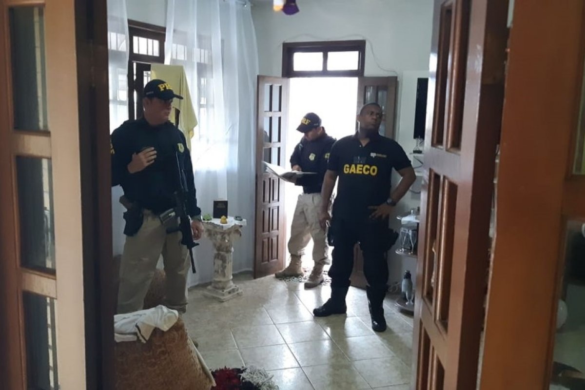 Em Salvador, operação contra fraudes ligadas a CNH e infrações de trânsito cumpre mandados
