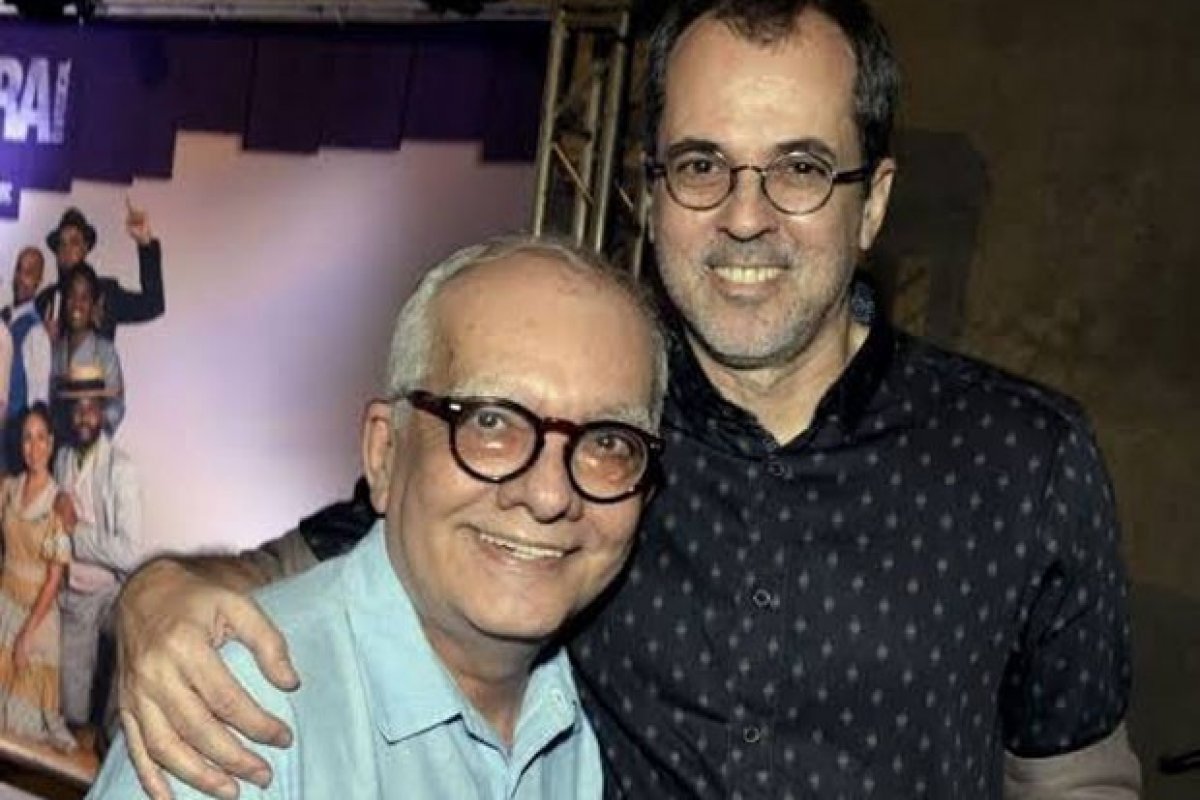 Bastante abalado, viúvo do jornalista Artur Xexéo, Paulo Severo lamenta perda: "Minha vida se foi"