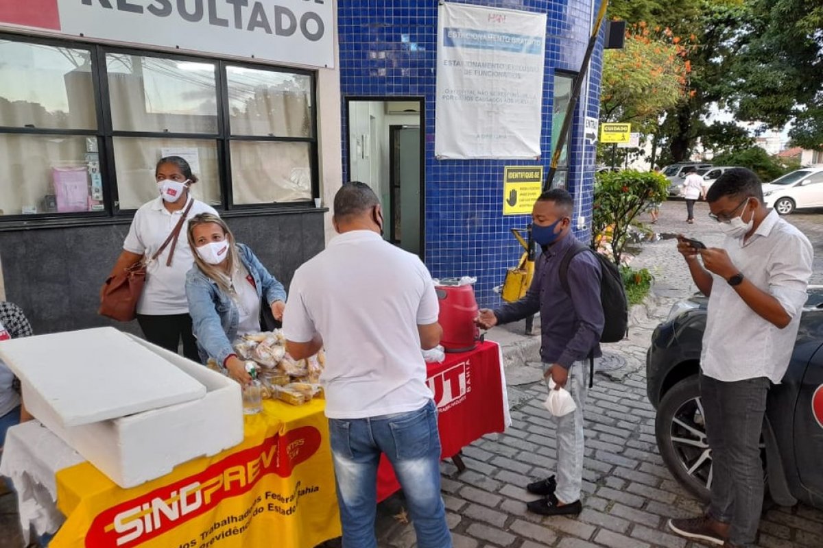 Funcionários do Hospital Ana Nery voltam a protestar contra suspensão do café da manhã