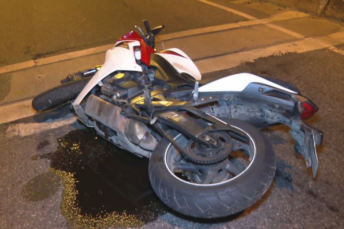 Homens morrem em acidente de moto no Gasômetro, no RJ