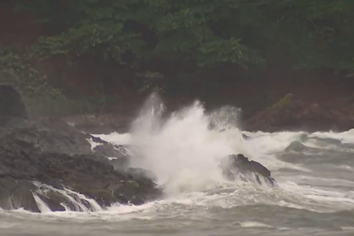 Marinha emite alerta de ciclone em alto mar, na cidade de Caravelas, no sul da Bahia