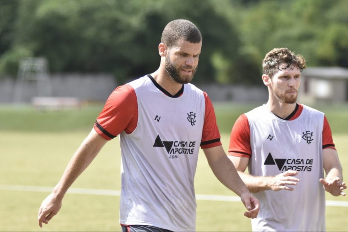 Seis atletas do Vitória não podem mudar de clube na Série B