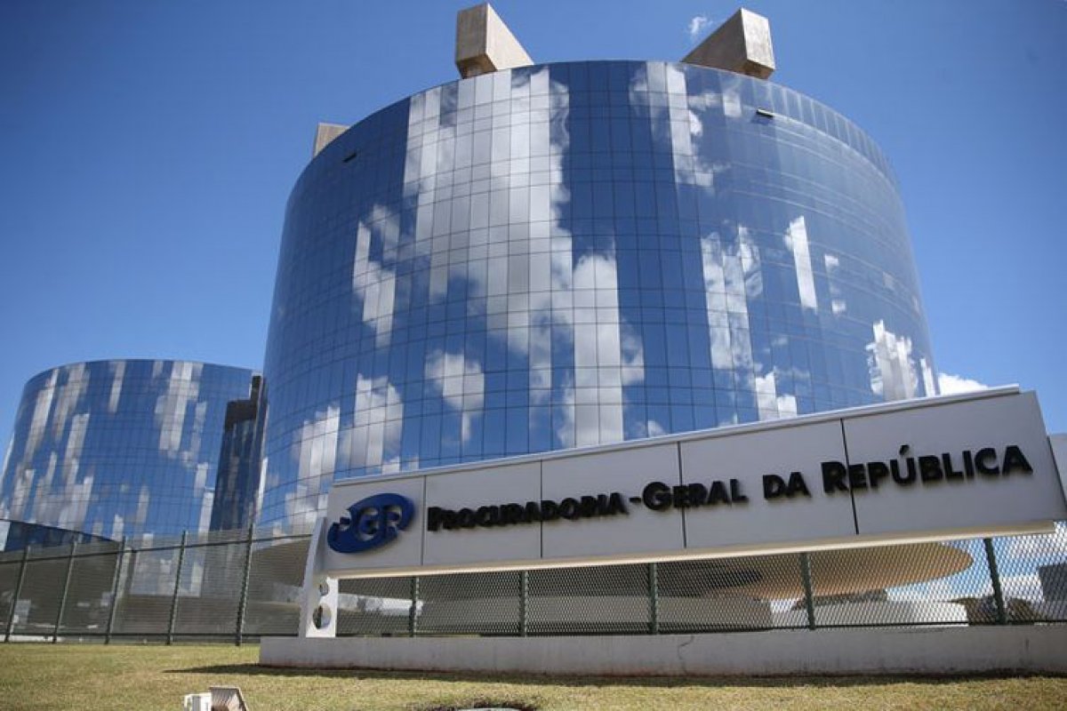 PGR pede ao STF para aguardar fim da CPI antes de decidir sobre notícia-crime contra Bolsonaro