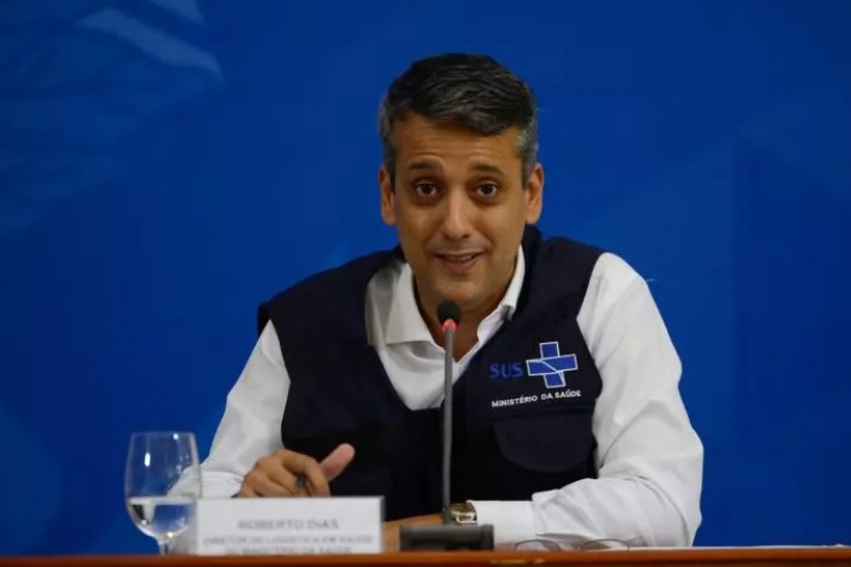 Folha de S. Paulo afirma que diretor do Ministério da Saúde pediu propina de US$ 1 por dose de vacina