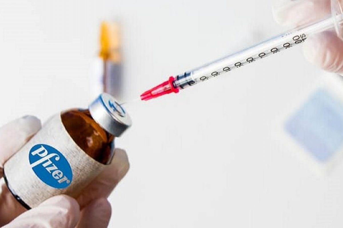Consul-geral em Nova York revela que Pfizer chamou governo para negociar vacina até 2023