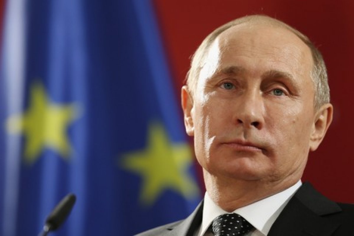 Putin revela que foi vacinado com Sputnik V