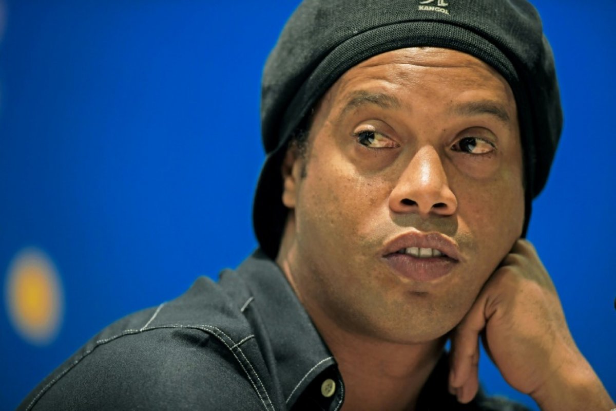Ronaldinho terá que desembolsar alta quantia para ter passaporte de volta