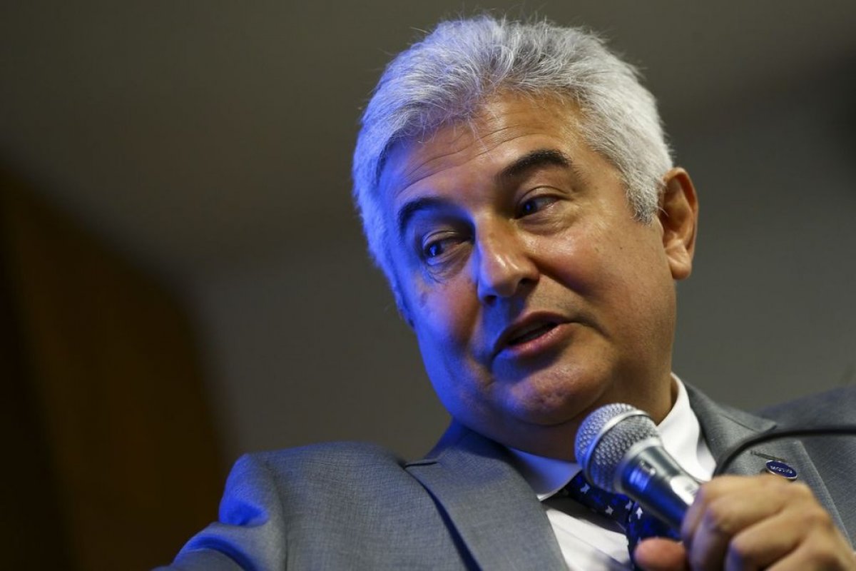 Ministro da Ciência e Tecnologia é internado em Brasília