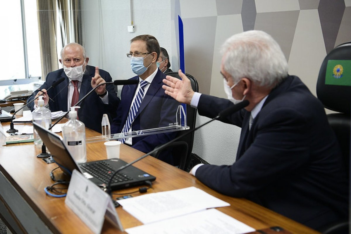 Vídeo: Otto discute com advogado de Wizard e ameaça chamar Polícia Legislativa