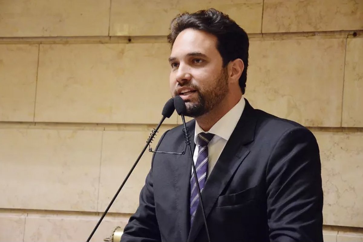 Dr. Jairinho tem mandato de vereador cassado pelo plenário da Câmara do Rio