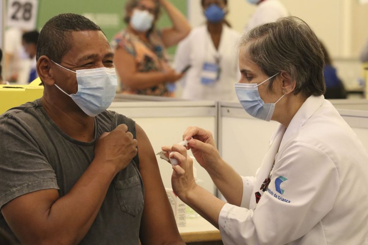 Brasil ultrapassa marca de 100 milhões de doses de vacina aplicadas