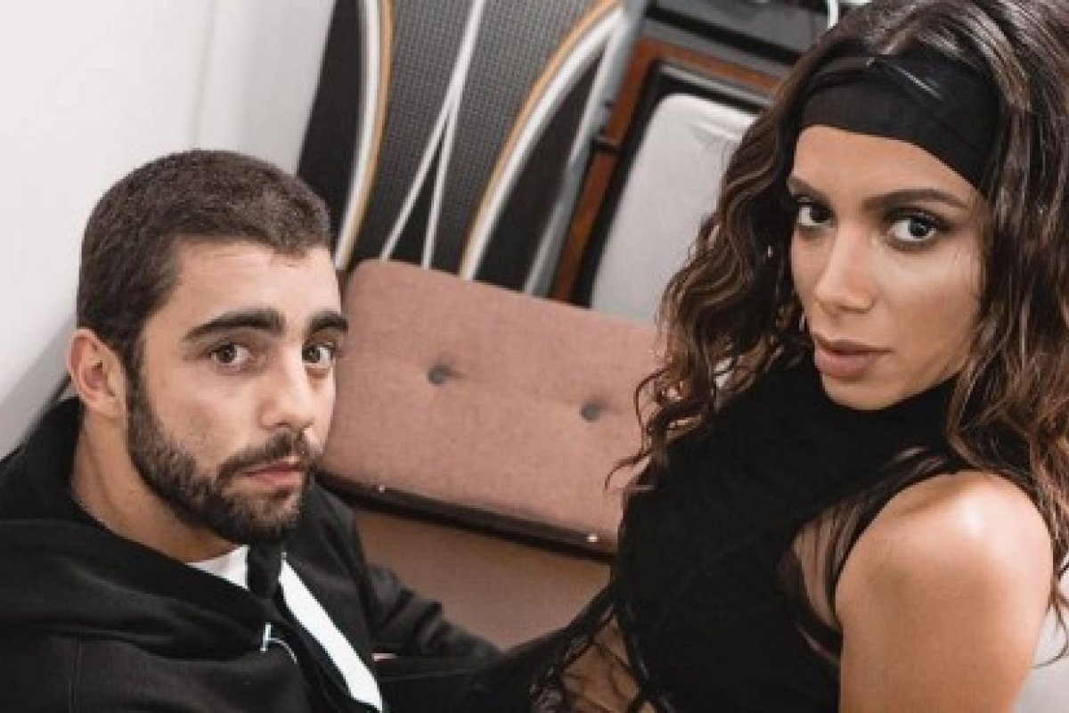 Após Scooby revelar que Anitta terminou o namoro por telefone, cantora deixa de seguir o surfista no Instagram