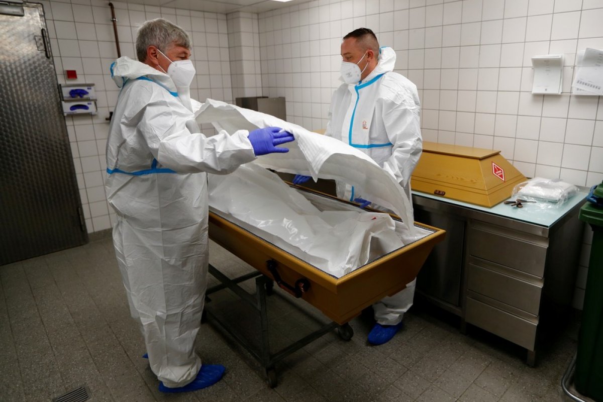 Brasil: um terço das mortes registradas em cartório foi por covid-19