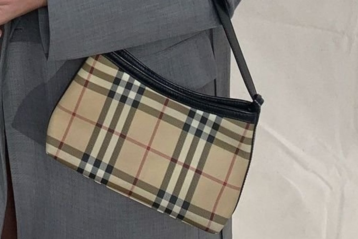 Acessórios com estampa xadrez são queridinhos neste inverno